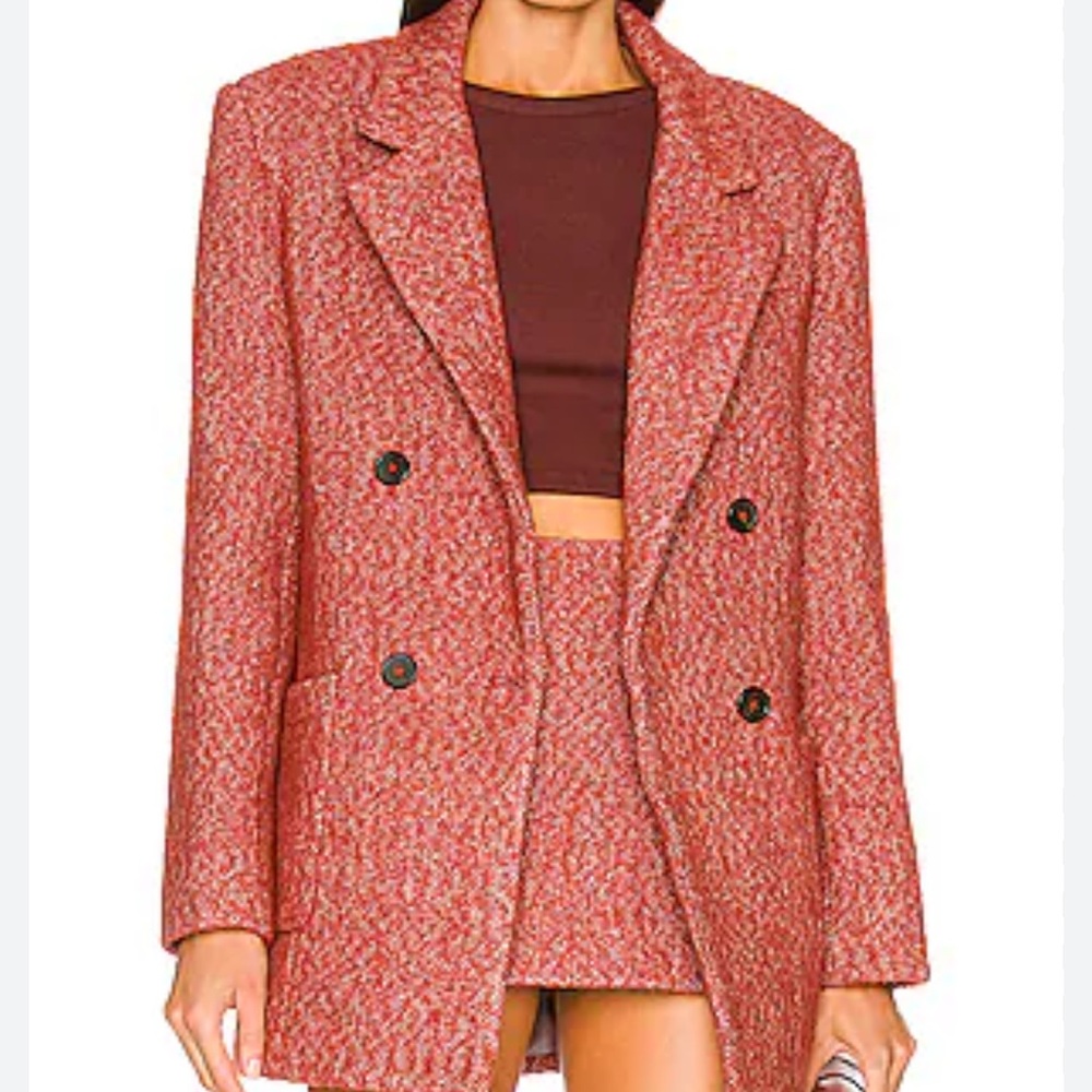 red tweed mini skirt from the brand L'Academi